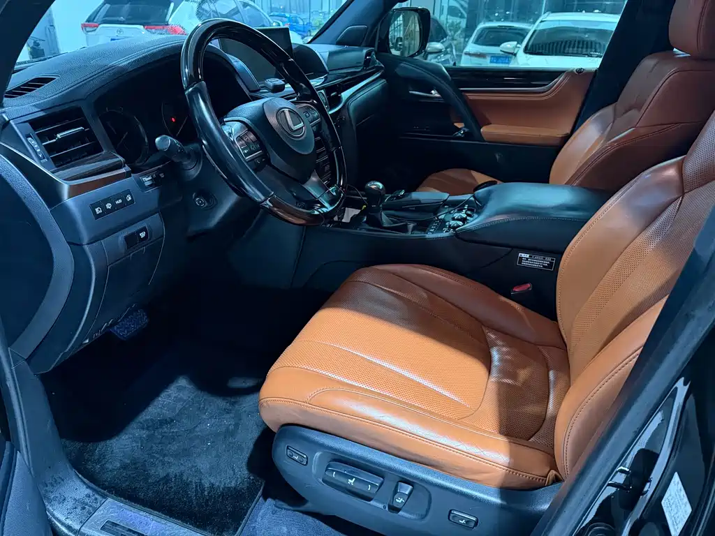 Lexus LX — миниатюра 6