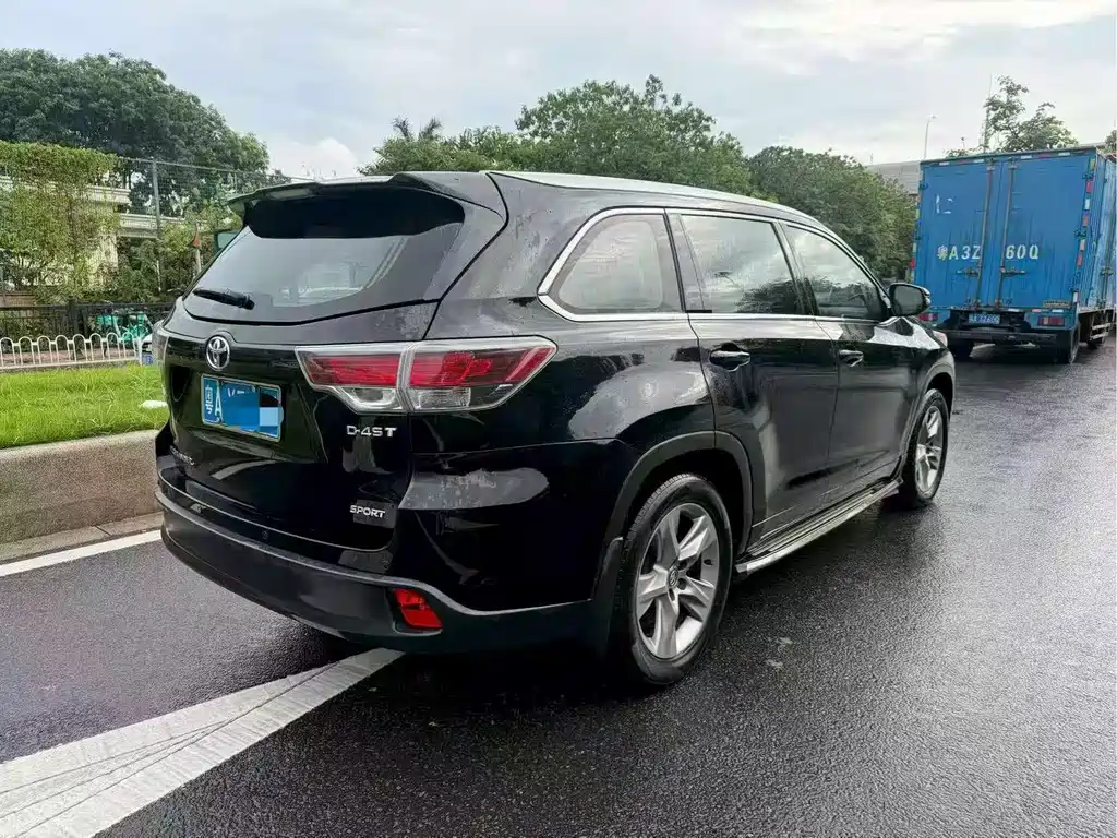 Toyota Highlander 2015 2.0T Luxury 7 мест