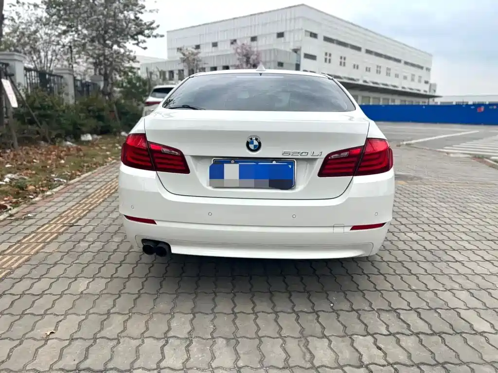 BMW 5 Series — миниатюра 8