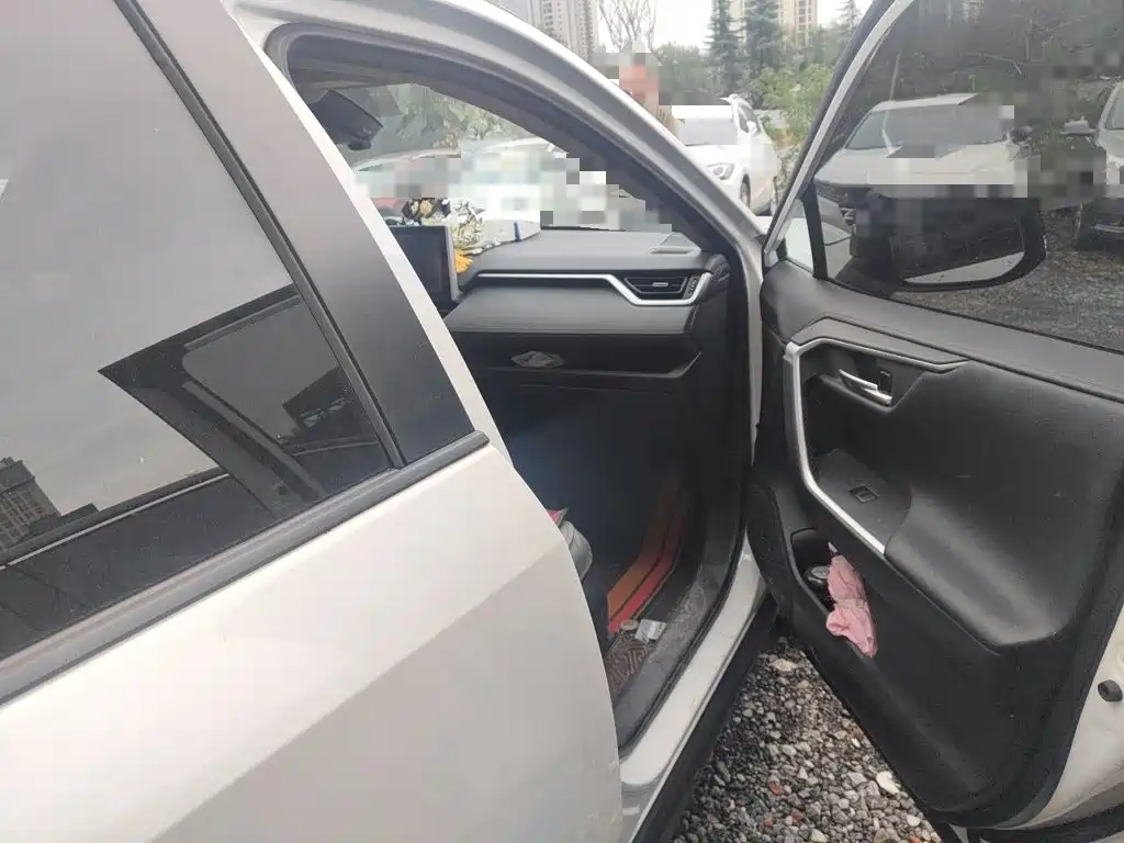 Toyota RAV4 — миниатюра 19