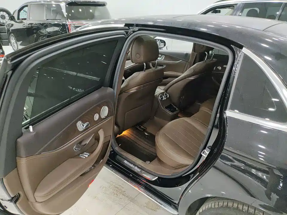 Mercedes-Benz E-Class — миниатюра 6