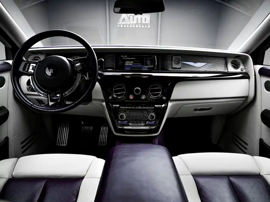 Rolls-Royce Phantom 6.7T Long Wheelbase Edition, фото 7