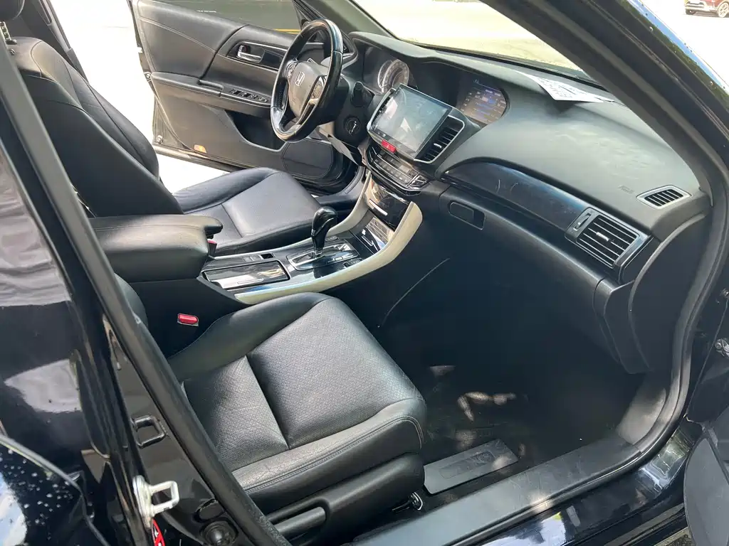 Honda Accord — миниатюра 11