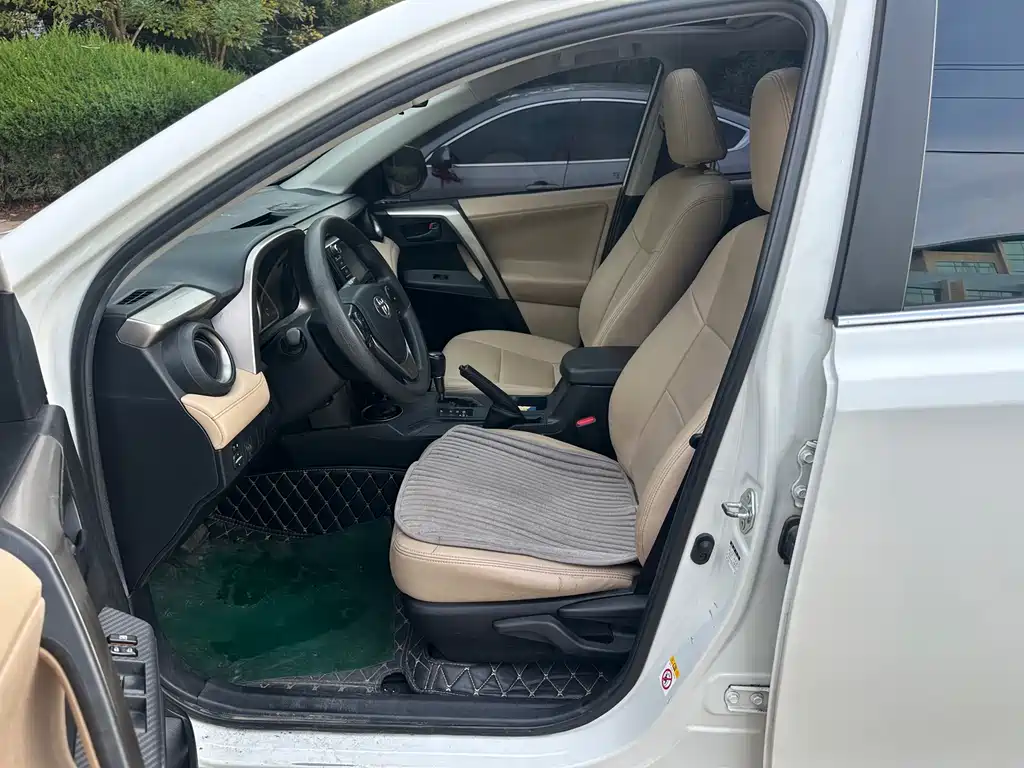 Toyota RAV4 — миниатюра 8