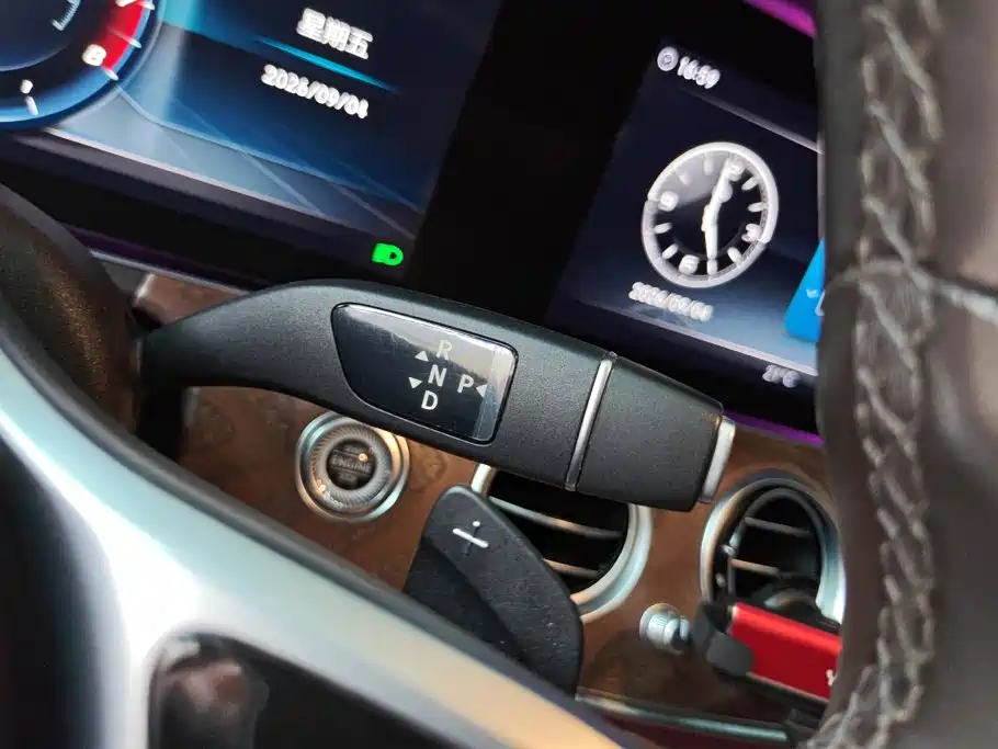 Mercedes-Benz E-Class — миниатюра 16