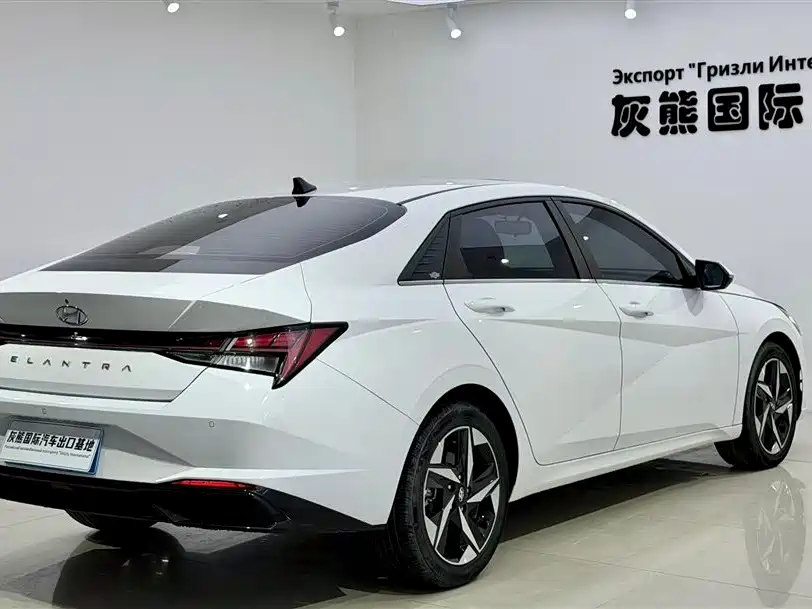 Hyundai Elantra 2022 1.5L CVT LUX Luxury