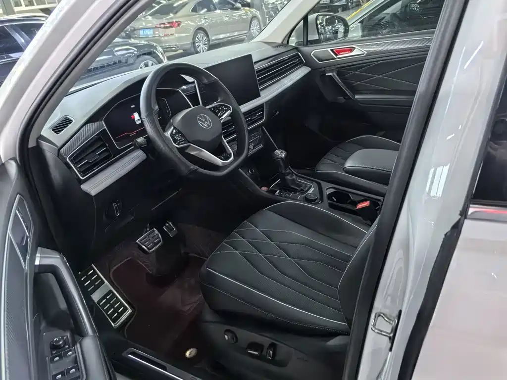 Volkswagen Tiguan L — миниатюра 7