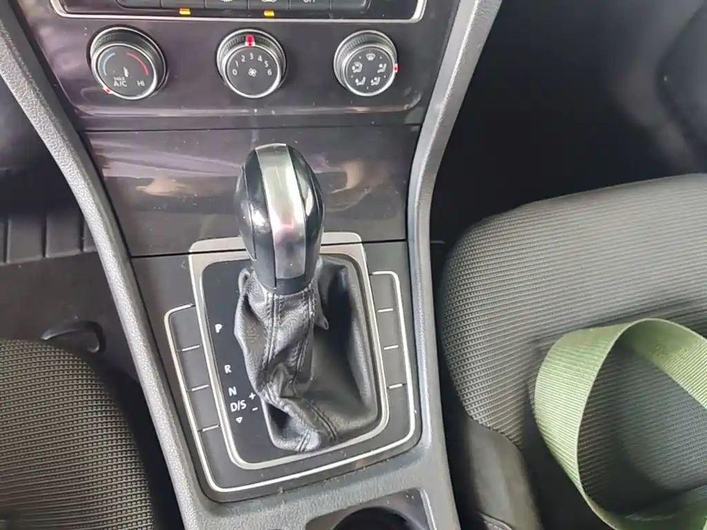 Volkswagen Golf — миниатюра 14