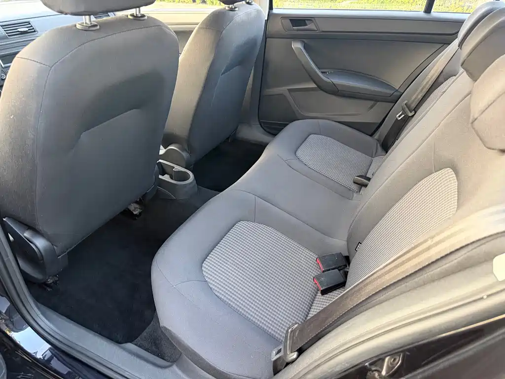 Volkswagen Santana — миниатюра 10