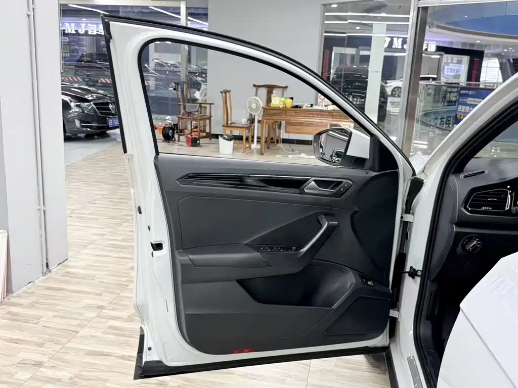 Volkswagen T-Roc — миниатюра 5