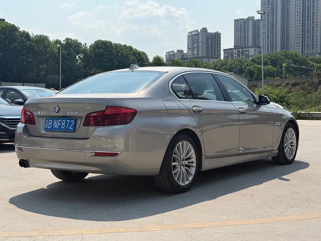 BMW 5 Series — миниатюра 6