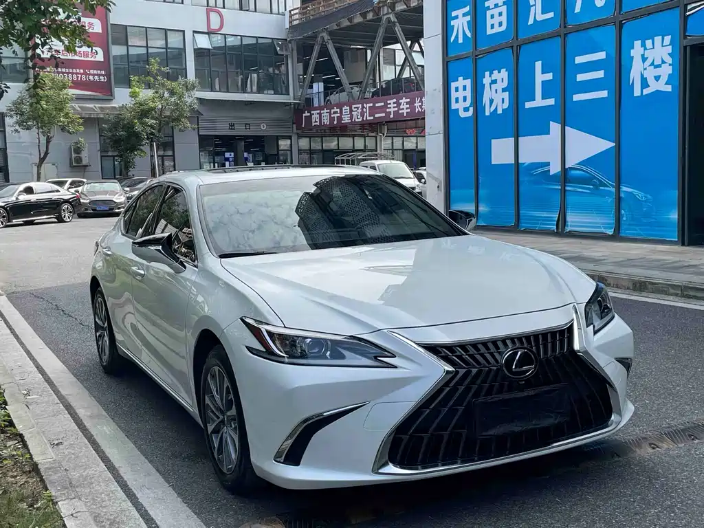 Lexus ES — миниатюра 3