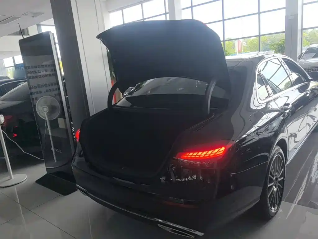 Mercedes-Benz E-Class — миниатюра 19