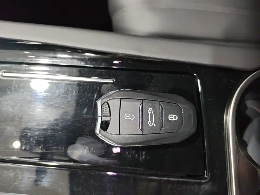 Peugeot 508L PHEV — миниатюра 9