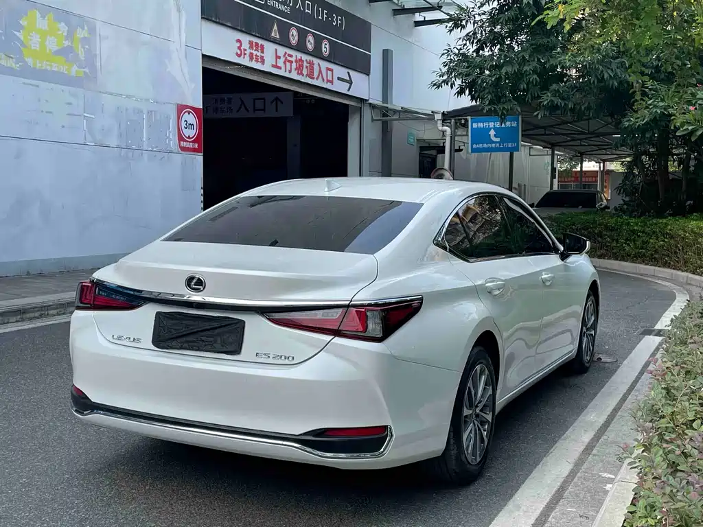 Lexus ES — миниатюра 10