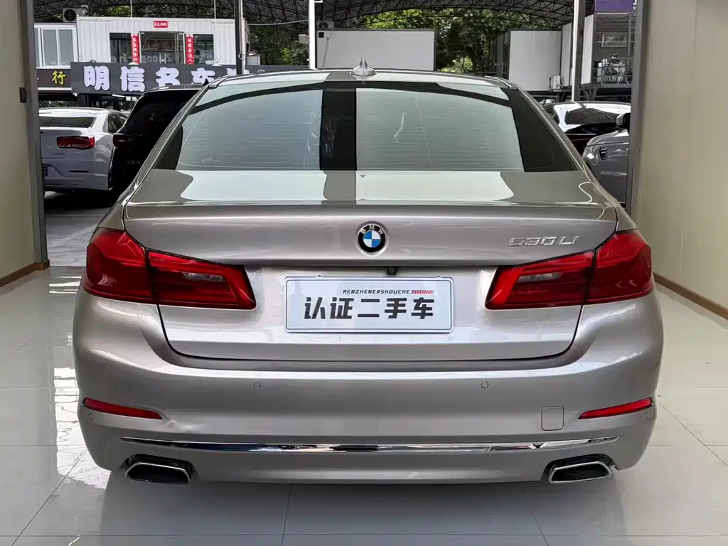 BMW 5 Series — миниатюра 13