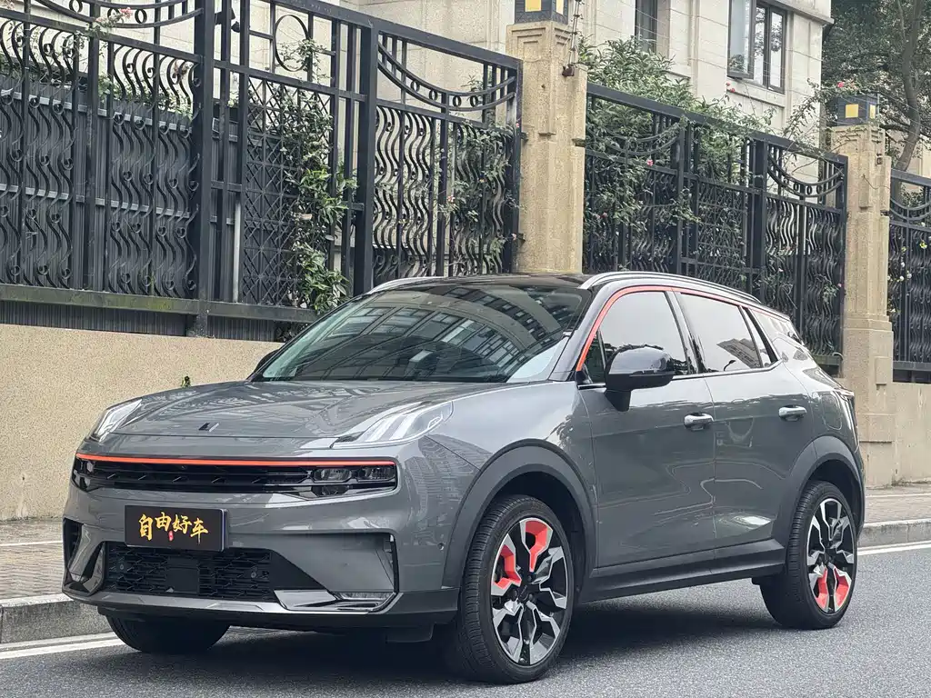 Lynk & Co 06