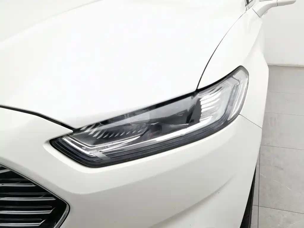 Ford Mondeo — миниатюра 7