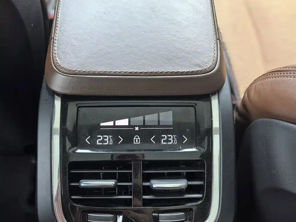 Volvo XC90 — миниатюра 3