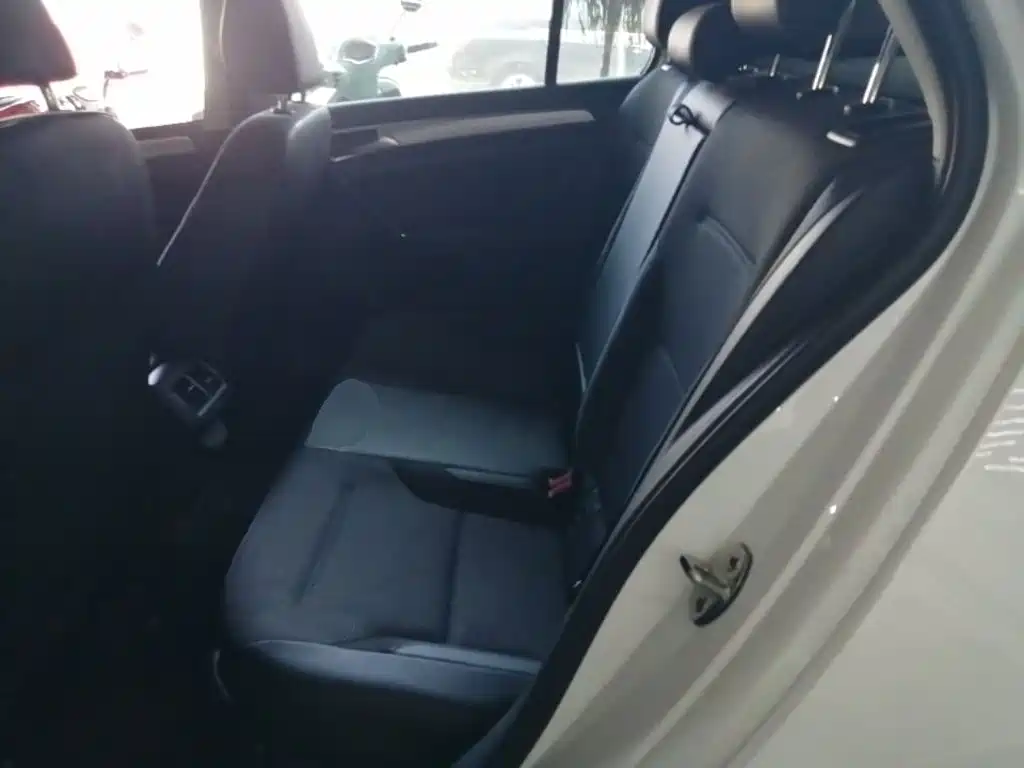Volkswagen Golf — миниатюра 17