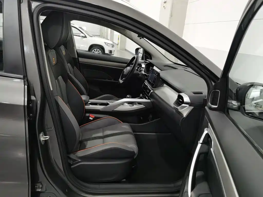 Geely Binyue — миниатюра 23