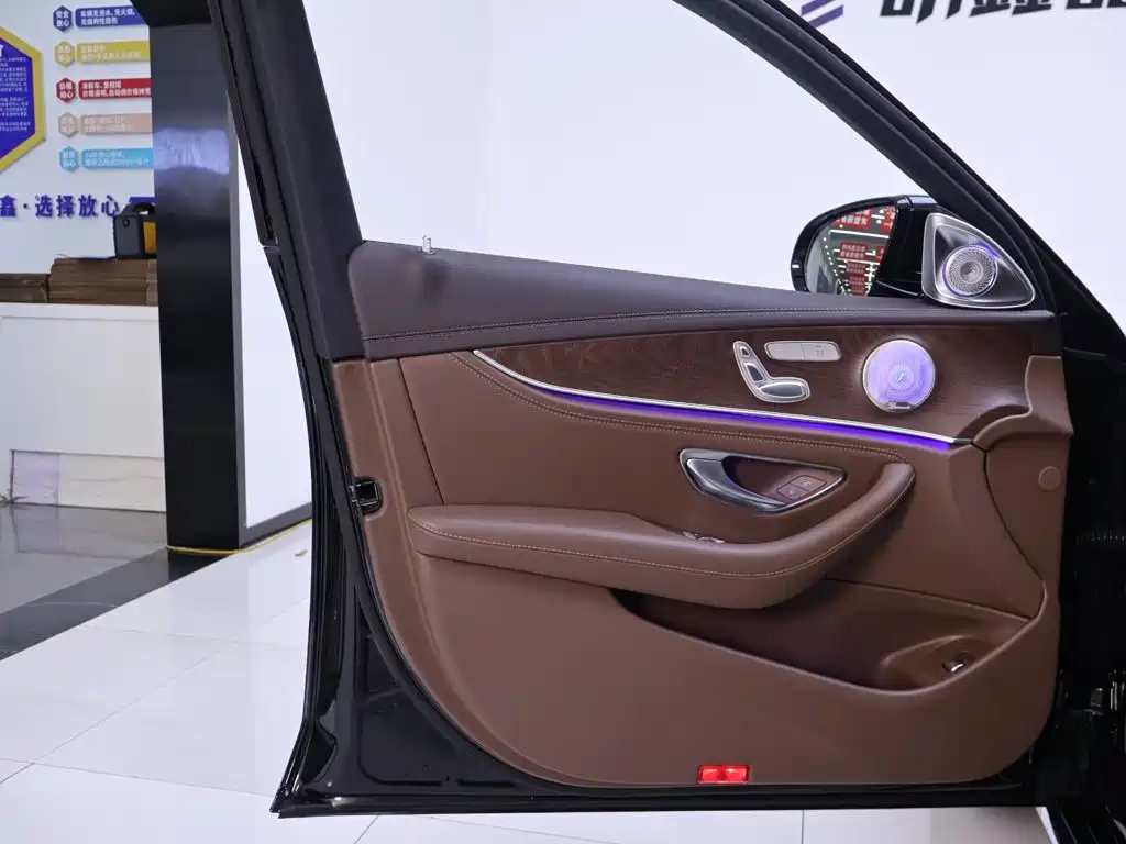 Mercedes-Benz E-Class — миниатюра 18