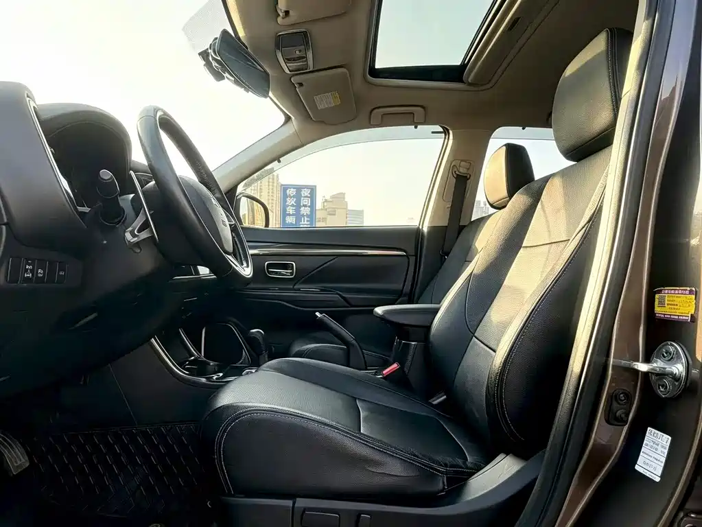 Mitsubishi Outlander — миниатюра 4