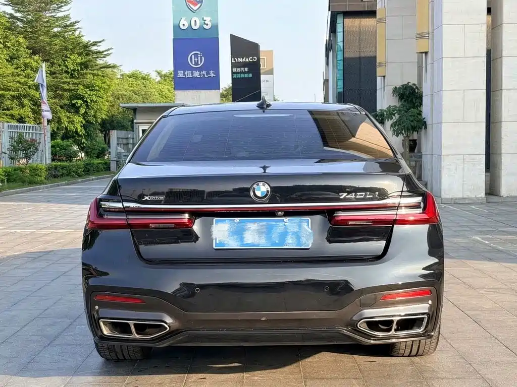 BMW 7 Series — миниатюра 5