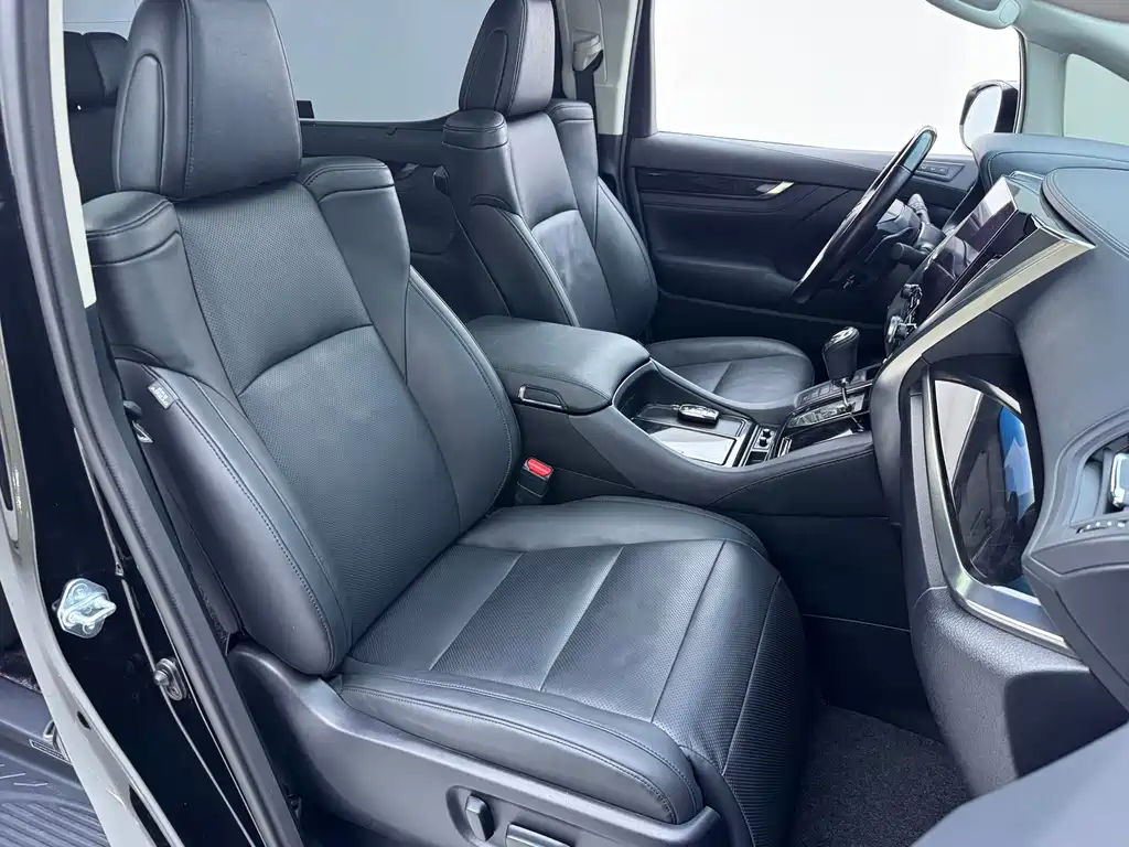 Toyota Vellfire — миниатюра 12