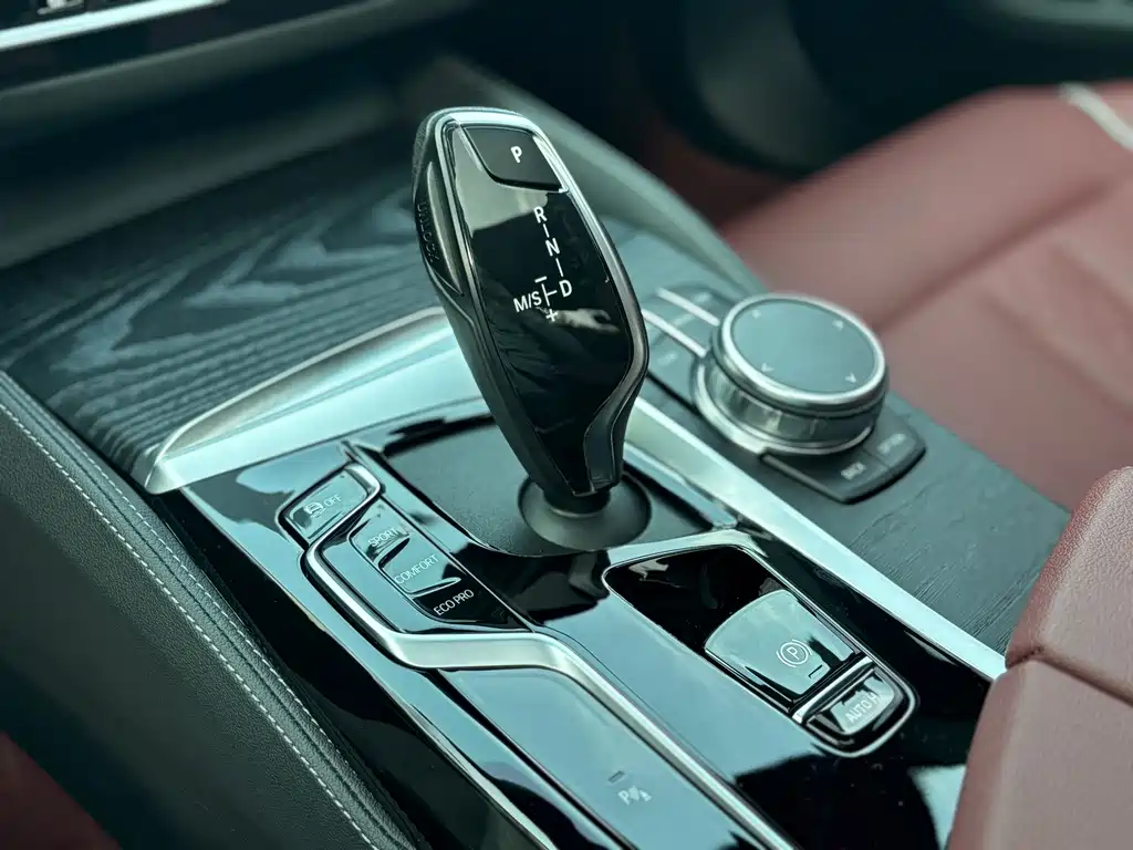 BMW 5 Series — миниатюра 19