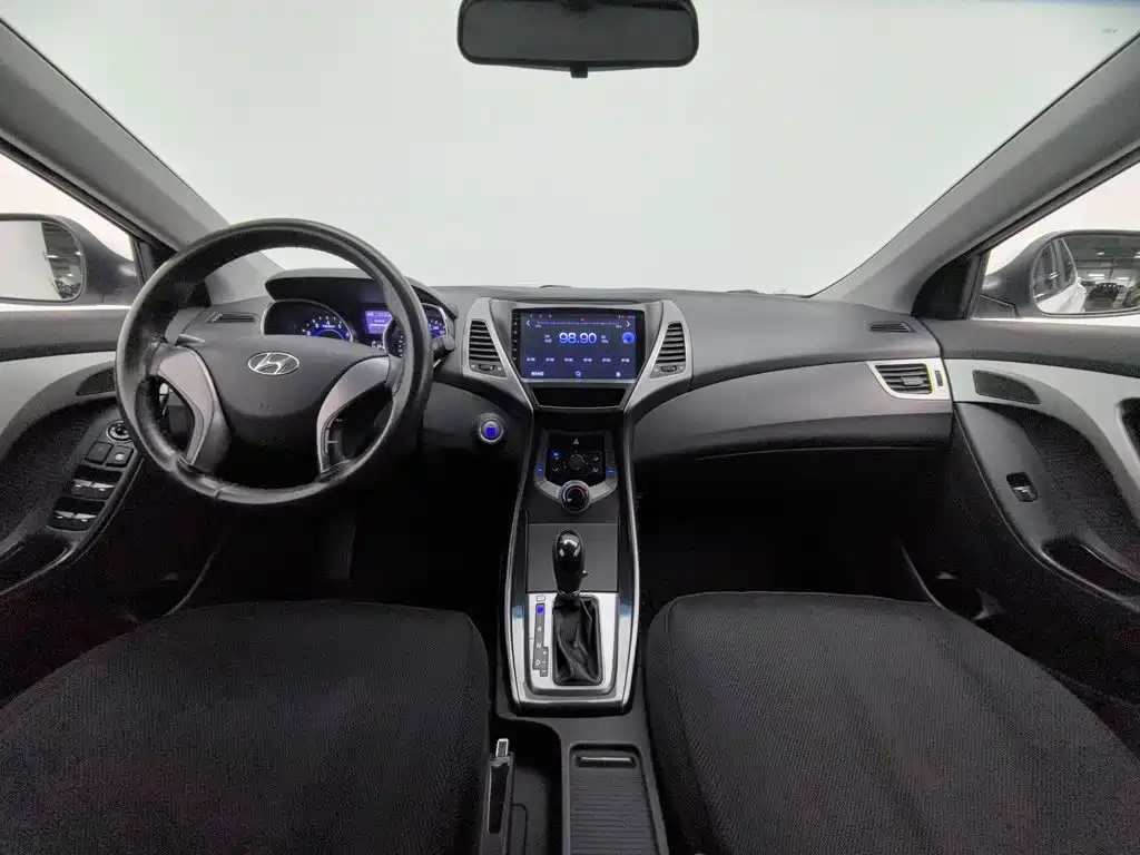 Hyundai Elantra Langdong — миниатюра 5