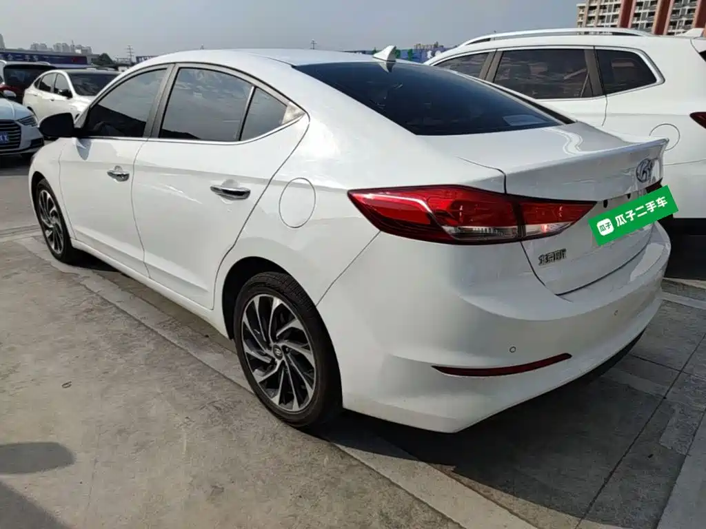 Hyundai Elantra — миниатюра 5