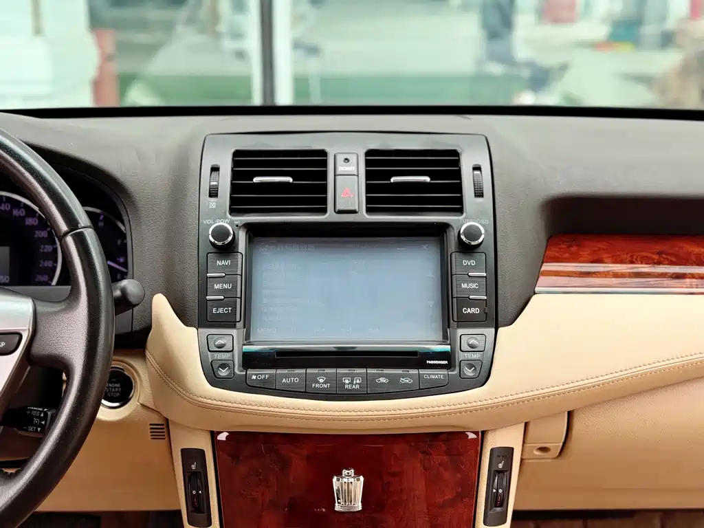 Toyota Crown — миниатюра 13