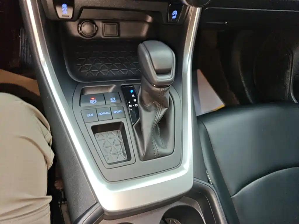 Toyota RAV4 — миниатюра 14