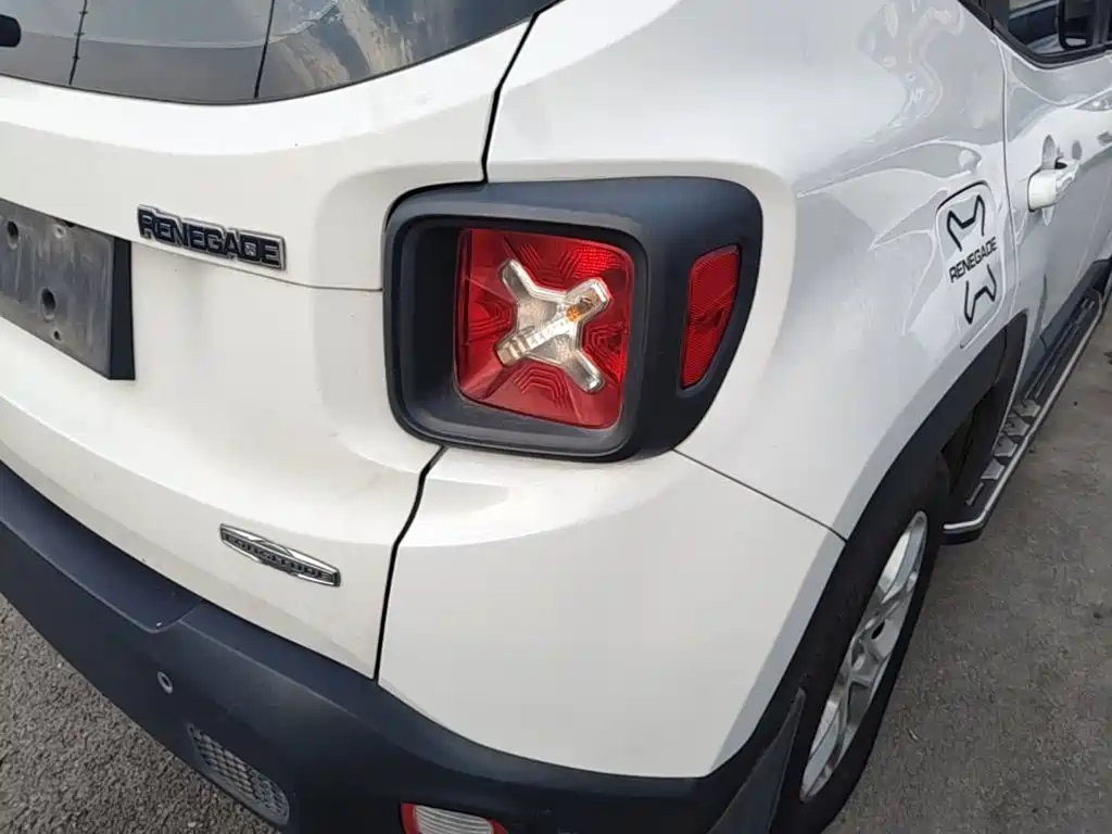 Jeep Renegade — миниатюра 8