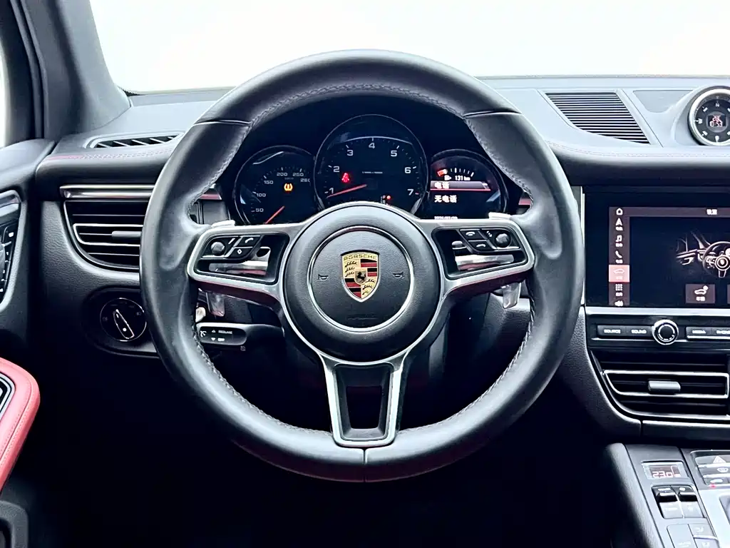 Porsche Macan — миниатюра 14