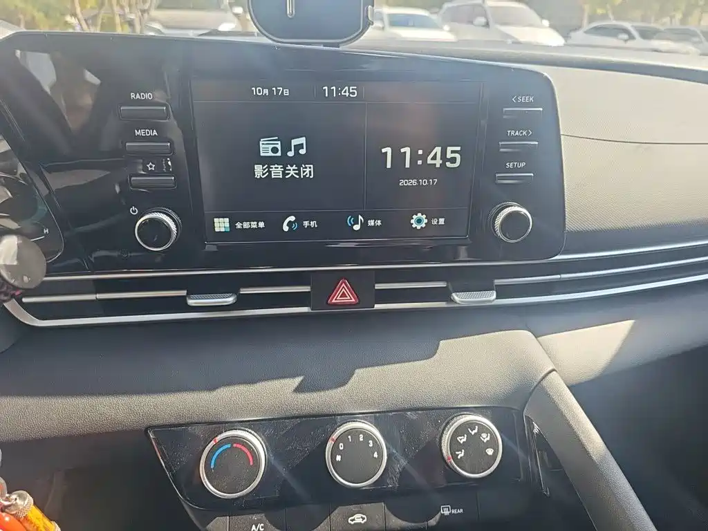Hyundai Elantra — миниатюра 9