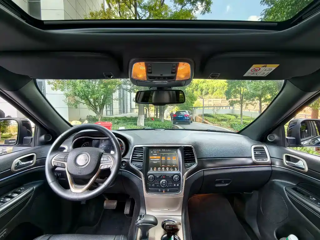 Jeep Grand Cherokee (Import) — миниатюра 5