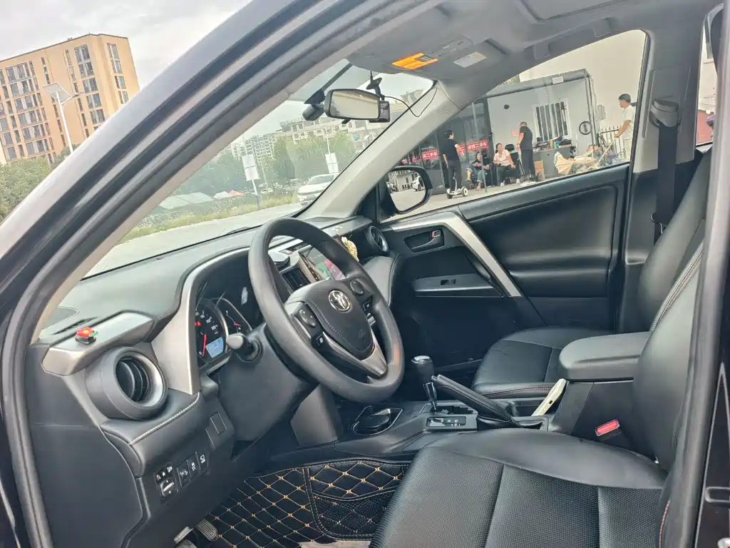 Toyota RAV4 — миниатюра 14