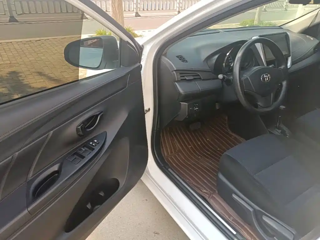 Toyota Yaris L — миниатюра 16