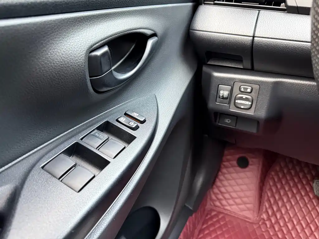 Toyota Yaris L — миниатюра 13