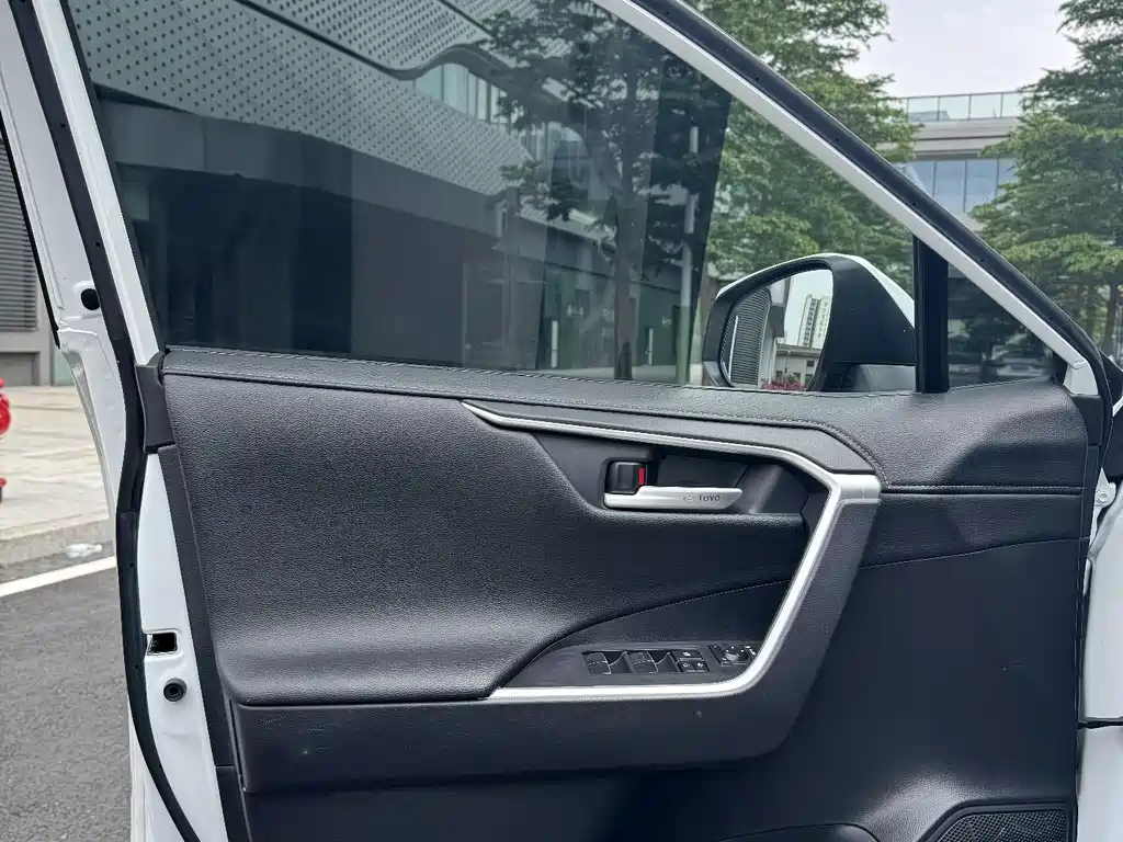 Toyota Wildlander 2021 2.0L CVT Luxury