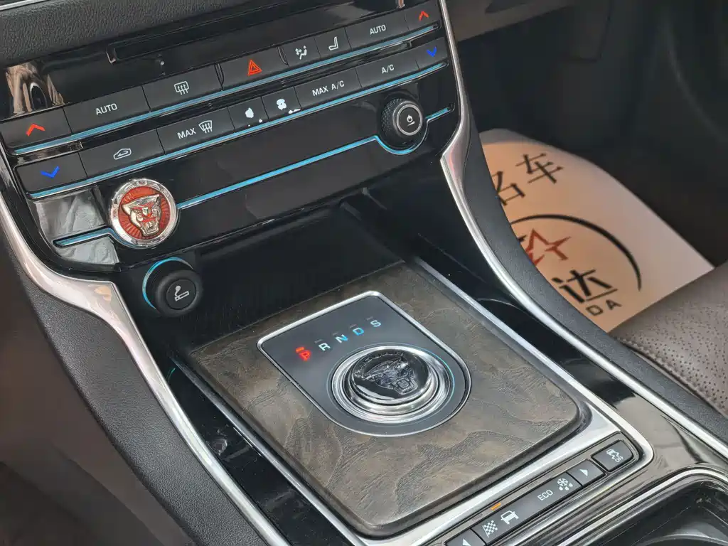 Jaguar XFL — миниатюра 12