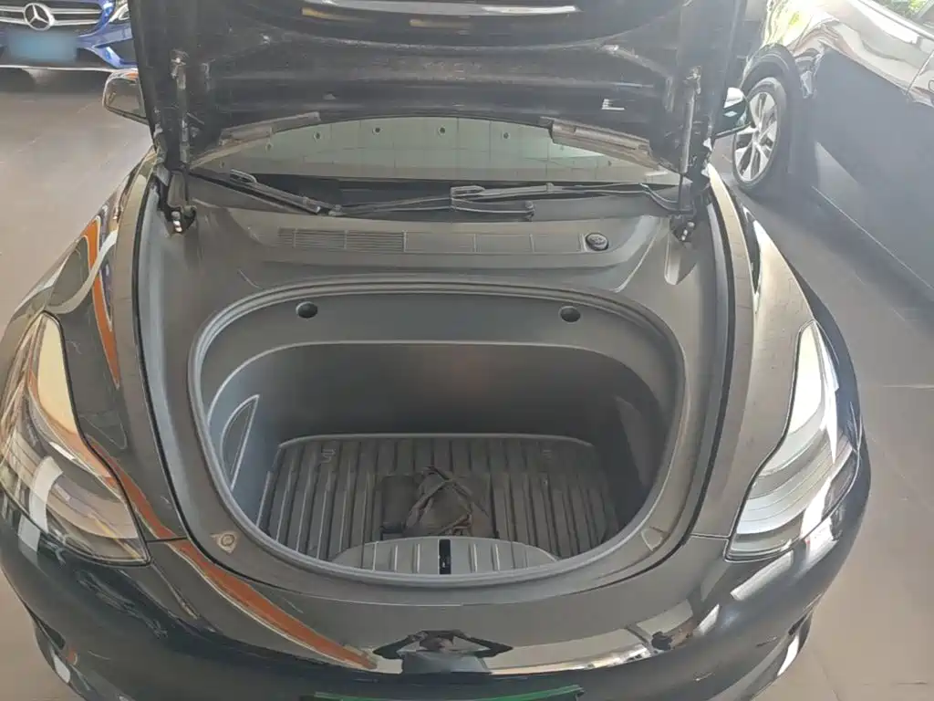 Tesla Model 3 — миниатюра 20
