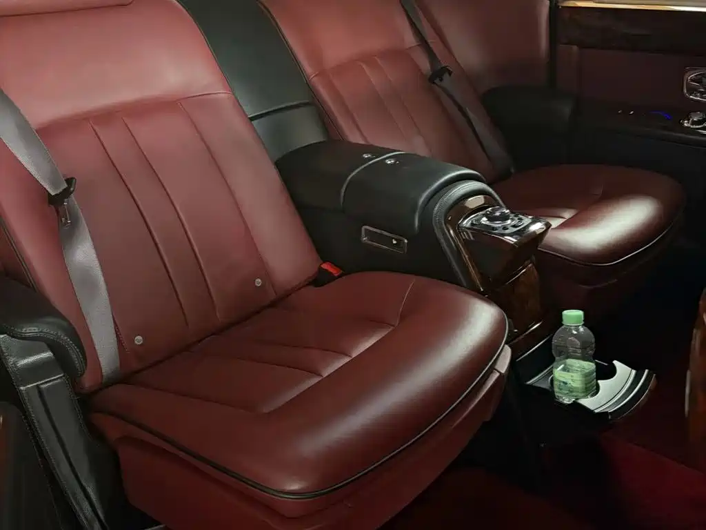 Rolls-Royce Phantom — миниатюра 9