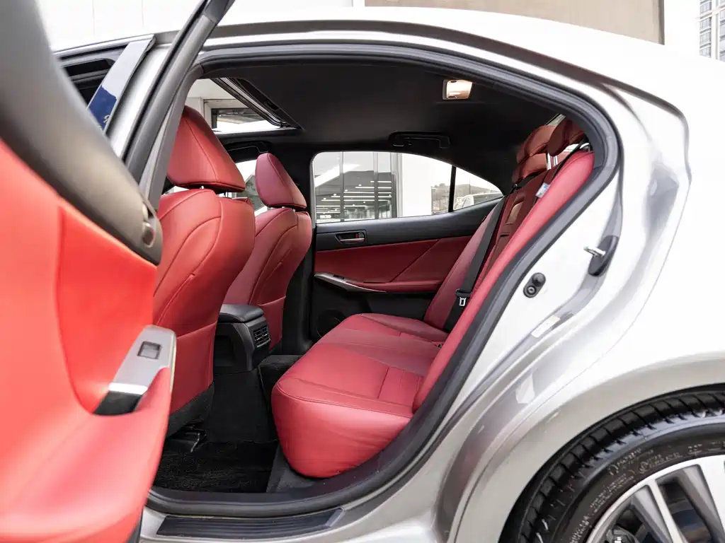 Lexus IS — миниатюра 9