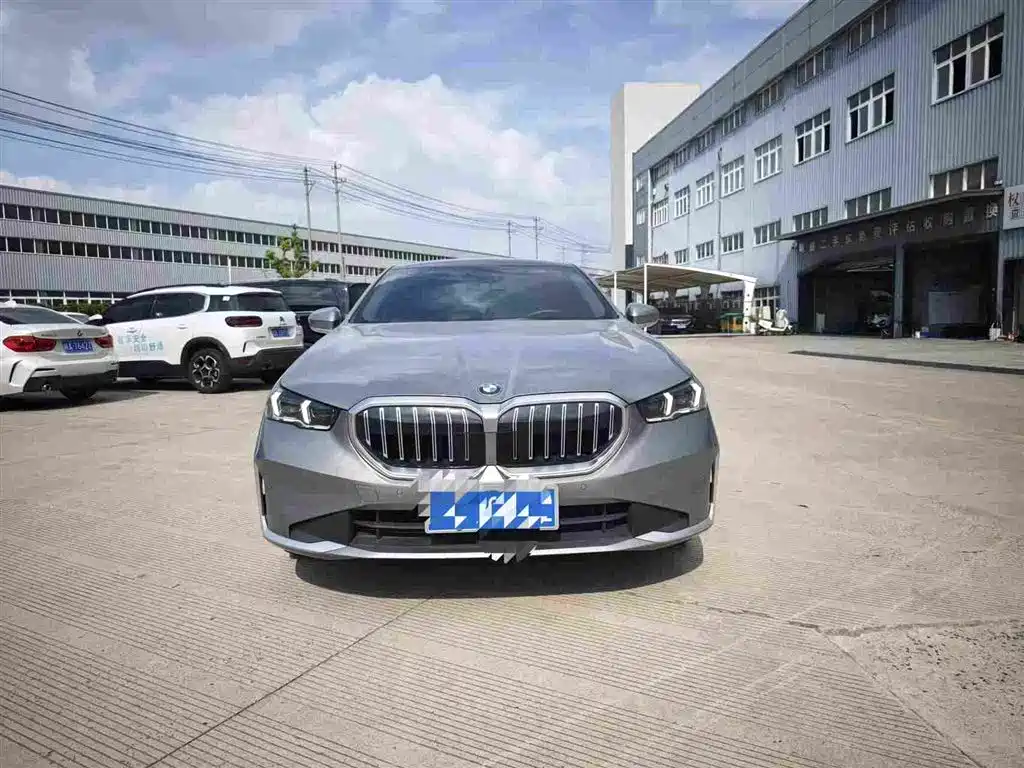 BMW 5 Series — миниатюра 2