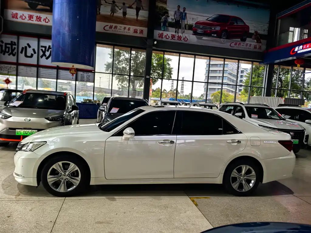 Toyota Crown 2015 2.0T Fashion