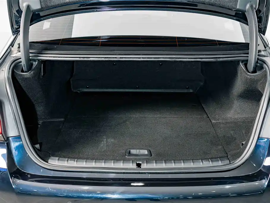 BMW 5 Series New Energy — миниатюра 22