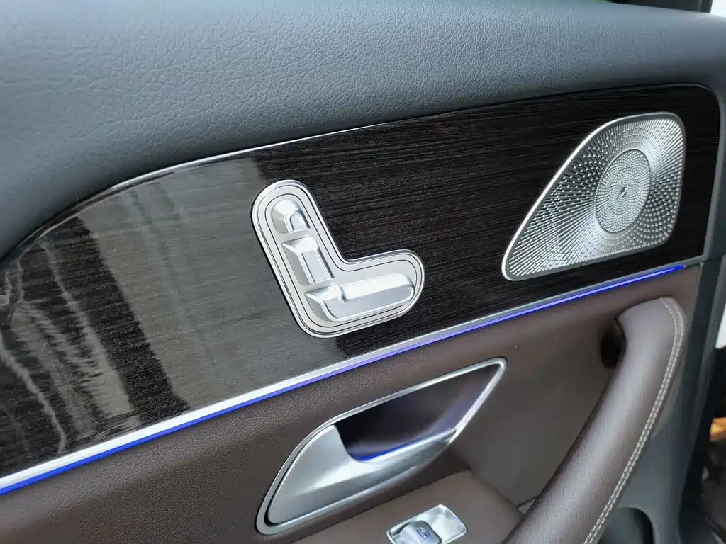 Mercedes-Benz GLE (Import) — миниатюра 23